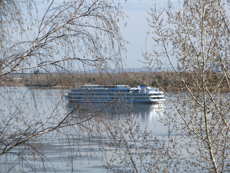 sky, nature, water, beauty in nature, outdoors, river bank, nautical vessel, beach, smooth surface, beauty, reflection, lake, spring, travel, 2K, trees