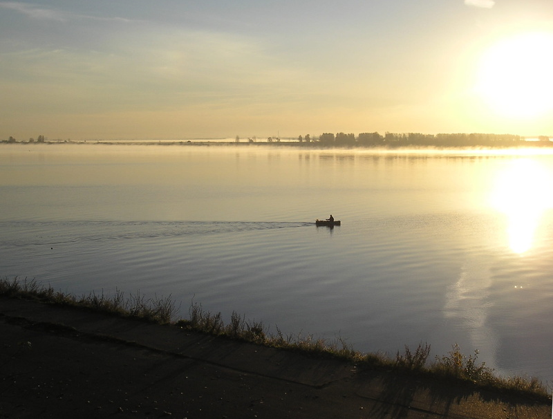 morning, nautical vessel, outdoors, river, reflection, mode of transportation, fog, raw photo, beauty in nature, non-urban scene, water, 1080P, beach