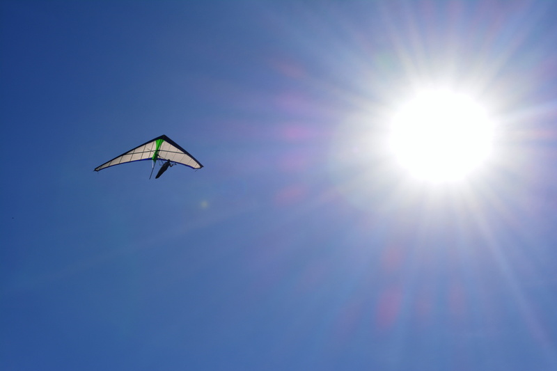 scenics - nature, flying, planar, blue sky, bright, sky, 5K, day, nature, beauty in nature, outdoors, kite - toy, adventure, tranquility, sport, hang gliding