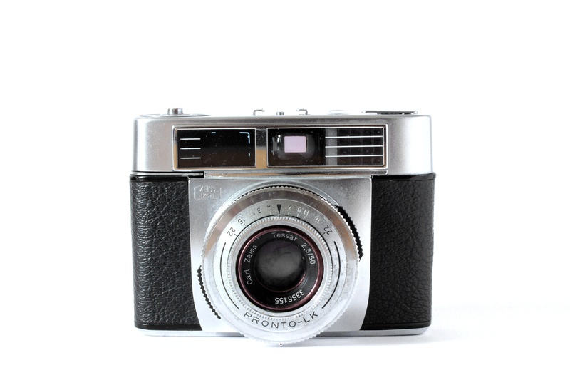 single object, white background, close, still life, camera, film, hipster, camera - photographic equipment, analog camera, analog, nostalgia, close-up