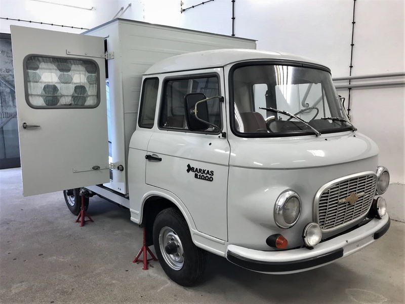 transport, stationary, city, commercial vehicle, east germany, barkas b1000, parking, 4K, outdoors, old, land vehicle, public transportation, car, real people