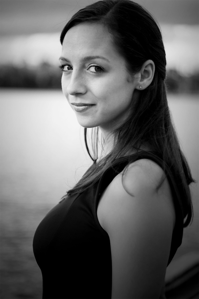 university of central florida, 2K, ucf, adult, lifestyles, orlando, hairstyle, fasion, smiling, happiness, beautiful woman, water, portrait, looking at camera