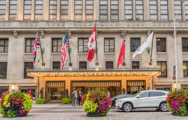 nature, canada, brown, fairmont hotel, architecture, built structure, suv, plant, infront, travel, downtown, land vehicle, city, car, building, 5K, mode of transportation