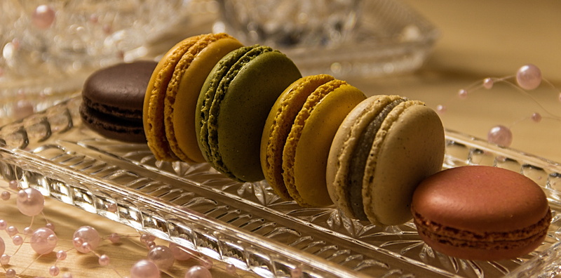food and drink, tableware, 5K, close-up, no people, ready-to-eat, indoors, chocolate, healthy eating, pastel, colorful, freshness, baked, macaroon, sweet food