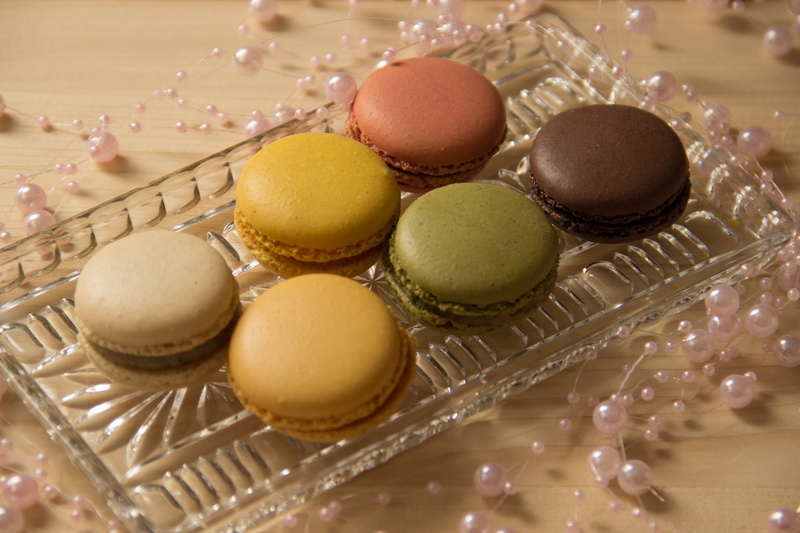 meringue pastries, macarons, 4K, sweetness, cookies, popular, sweet, unhealthy eating, sweet food, no people, brand, macaroon, coffee, close-up, chocolate