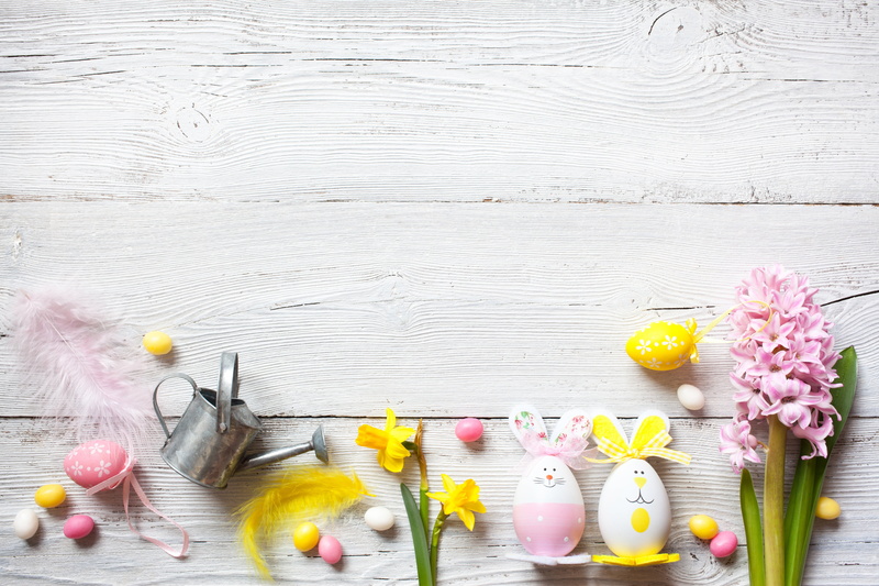 the painted eggs, Easter, spring, crocuses, colorful, eggs, decoration, daffodils, Happy, wood, flowers, 5K