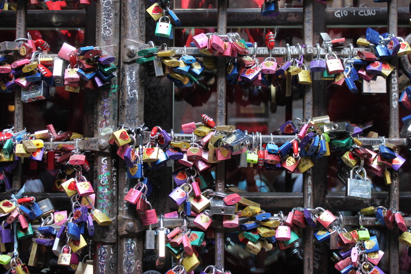 4K, day, street market, love, key, market, store, verona, market stall, retail, clothing, sale, lock, large group of objects, romence, no people, romeo
