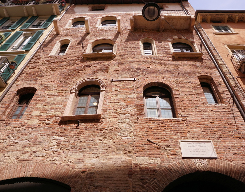 residential district, outdoors, wall, mediterranean, verona, facade, brick, arch, building exterior, architecture, historically, old building, the past