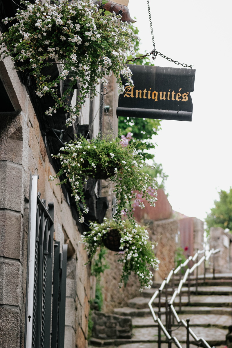 path, 5K, sign, roof, arbour, near, building exterior, architecture, flowering plant, auray port de saint goustan, walkway, flowesr, potted plant, nature