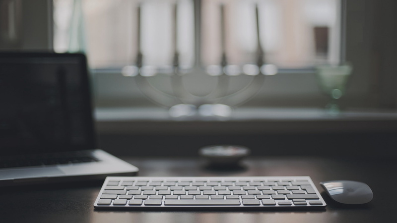 keyboard mouse, room, apple, on the desk, 1080P, window, interior, laptop