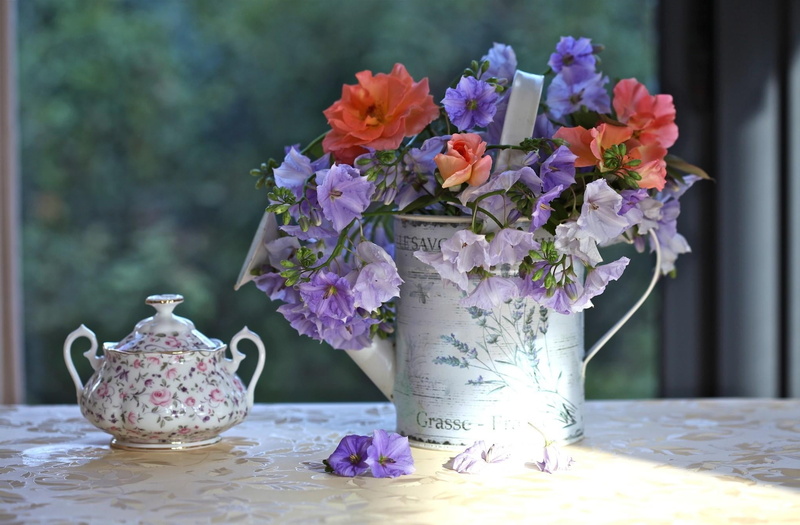 flower, nature, bouquet, tea cup, no People, table, decoration, flowers, day, pattern, rustic, wood - Material, arrangement, purple, flower arrangement