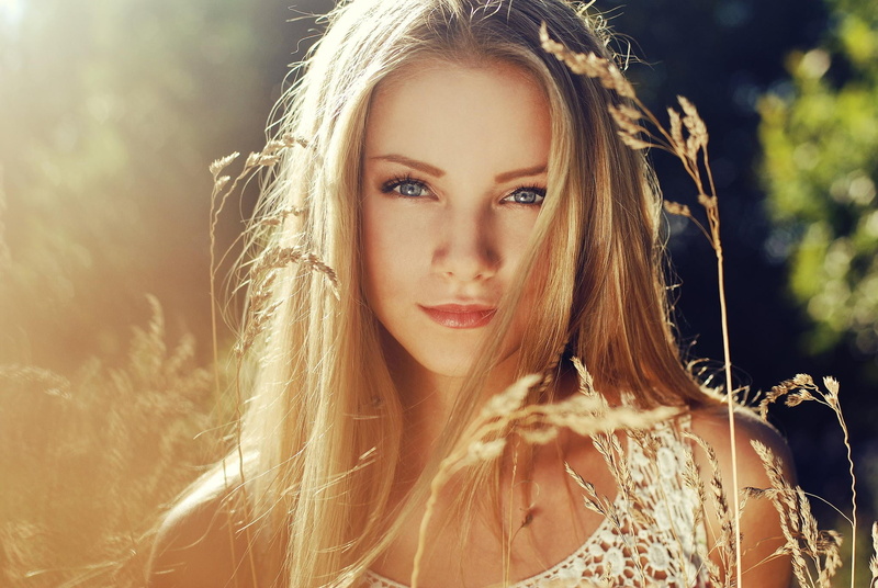hairstyle, elegance, blond Hair, freedom, young Adult, 1080P, beside, enjoyment, adult, standing, grass, meadow, freshness, fashion, human Face, sunset