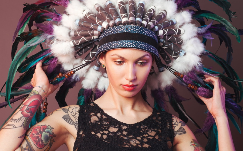 feather, Face, white, Tattoos, Girl, gray, headdress, Feathers, Hat, 1080P