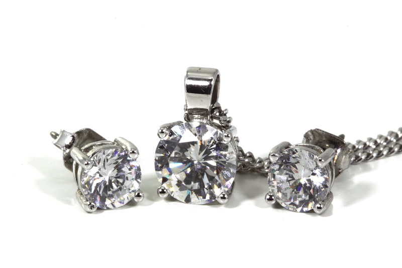 diamond - gemstone, platinum, no people, expensive, cut out, crystals, shiny, 4K, fashion, still life, close-up, valentine, beauty, indoors, earrings