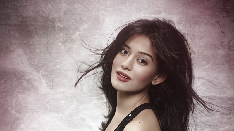 floral, dress, wearing, wall, 5k, bollywood, woman, near, photo, sitting, 4K, Amrita Rao, tube