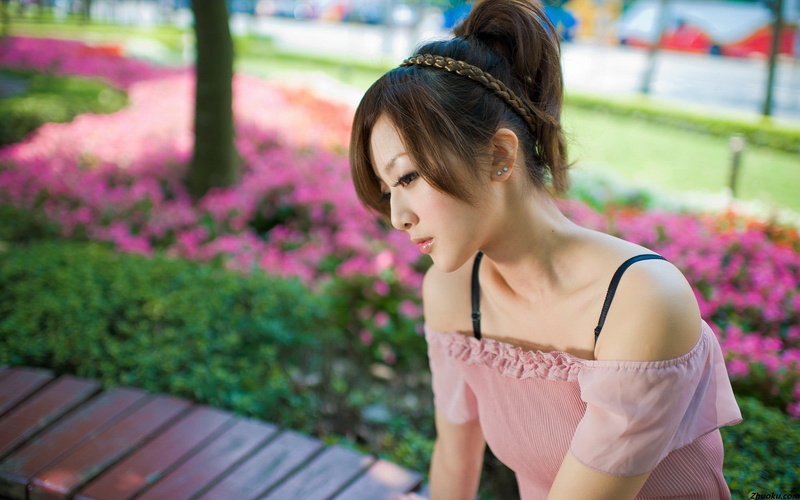 hairstyle, casual clothing, flowering plant, nature, Mikako Zhang Kaijie, plant, hair, hair in face, focus on foreground, adult, growth, Mikako Zhang, day