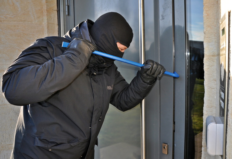 clothing, burglar, 2K, one person, protection, day, building exterior, real people, security, hood, leisure activity, safety, warm clothing, kuhfuss, holding