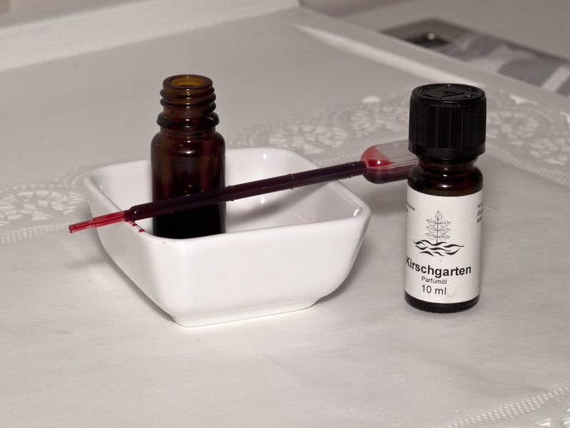 wellness, two objects, cosmetics, studio shot, coconut, container, still life, blood, cook soap, palm oil, recover, research, close-up, bottle, selbstruehrer
