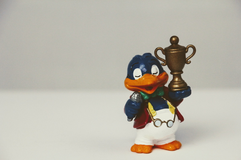ornate, still life, studio shot, figurine, trophy, indoors, male likeness, art and craft, collection, tennis, ceramics, human representation, craft, überraschungseifigur