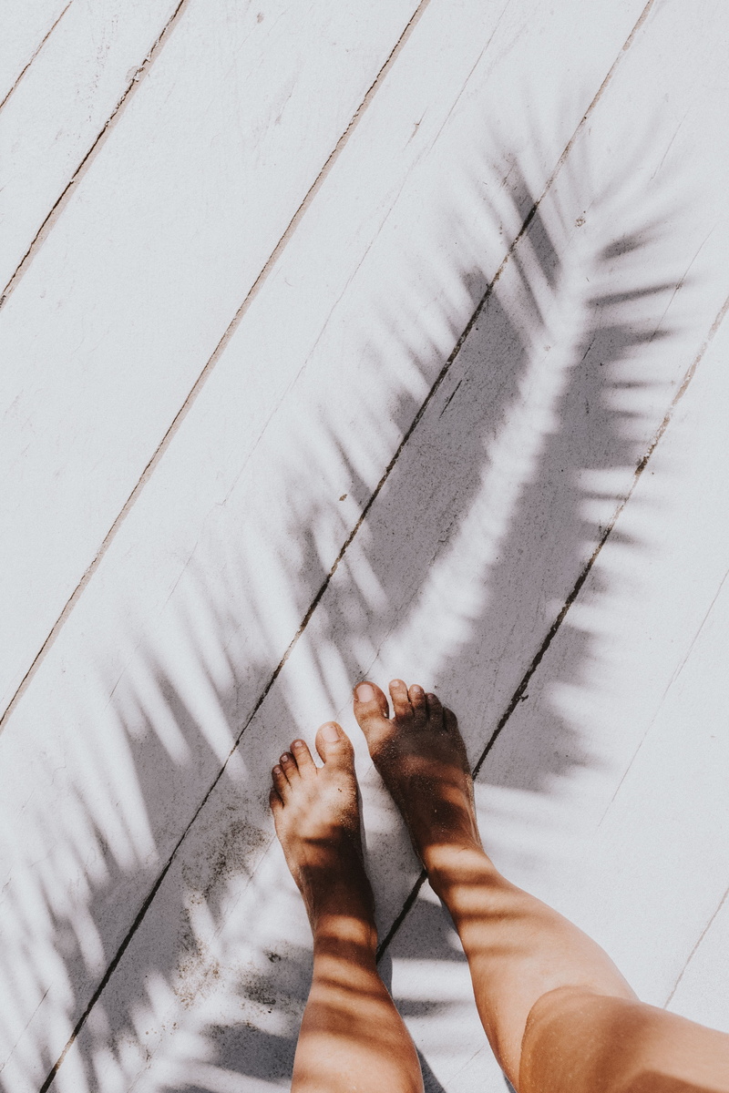 flooring, tile, body part, lifestyles, finger, men, 5K, sunlight, leisure activity, human Leg, Palm leaf, human limb, human body part, relaxation, real people