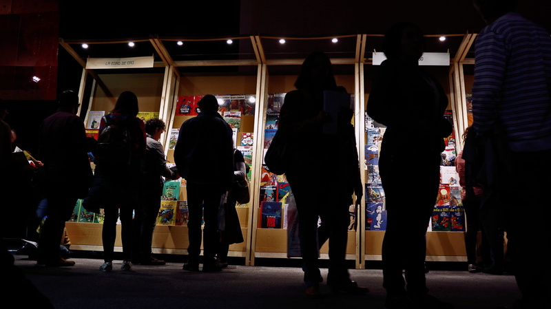 consumerism, adult, corferias - bogota, leisure activity, colombia, retail display, books, lifestyles, choice, walking, library, group of people, retail