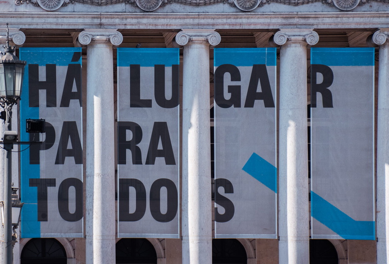 capital letter, column, dome, western script, communication, todos, wall - building feature, architecture, number, barrier, information, 2K, blue, side by side