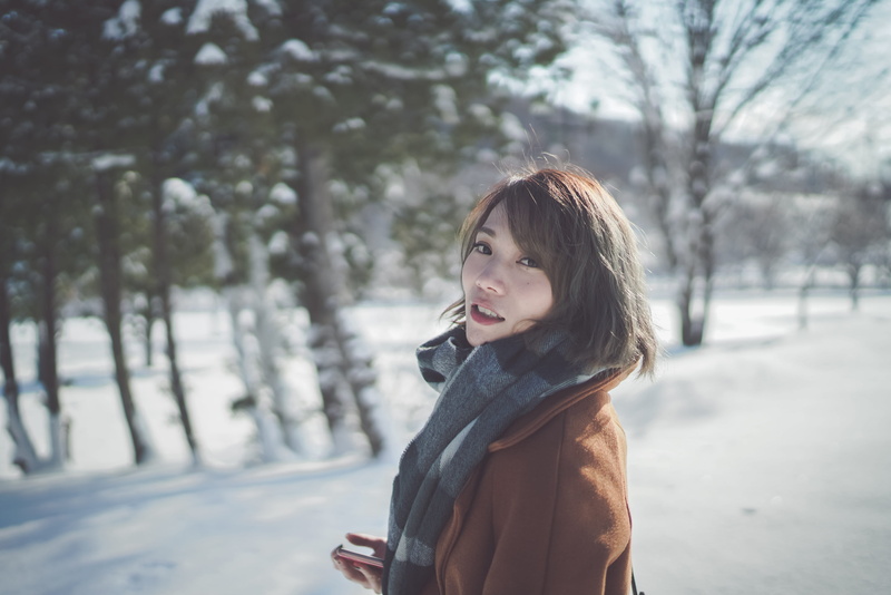 hair, looking, real people, young adult, snowy, trees, girl, smiling, outdoors, one person, hairstyle, depth of field, gray, wear, blur, lifestyles, pretty