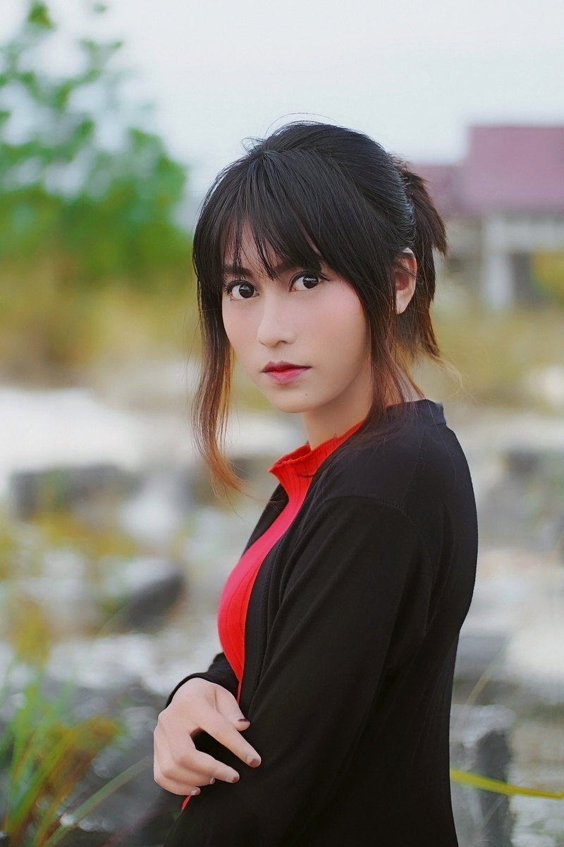 adult, potrait, women, focus on foreground, portrait, lifestyles, model, shirt black, real people, close up, out door, young adult, shirt, outdoors, looking at camera