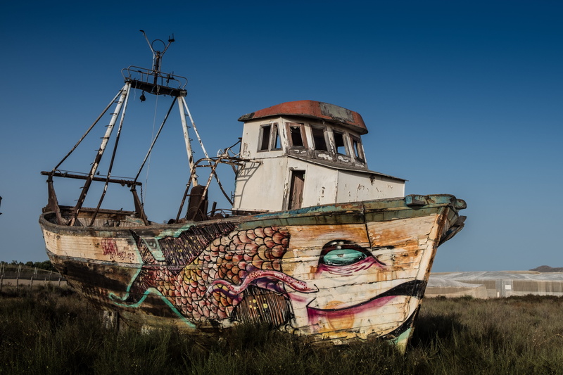painted, land, decadence, art, painting, metal, mural, rusty, blue, sky, moored, 4K, Earth, clear sky, colors, deterioration, mural painting, obsolete