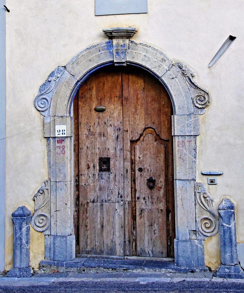 old, protection, door, art and craft, building, calabria, old houses, building exterior, scalea, day, no people, outdoors, 2K, ornate, entrance, representation