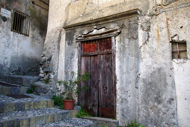 village, building exterior, built structure, no people, wall - building feature, old walls, architecture, time, window, entrance, old, scalea, old age
