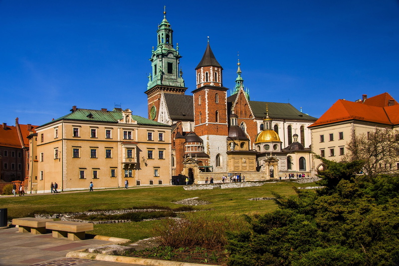architecture, clock, the old town, building exterior, clear sky, ancient, lake dusia, spire, tourism, tree, history, clear, built structure, gold, Monument