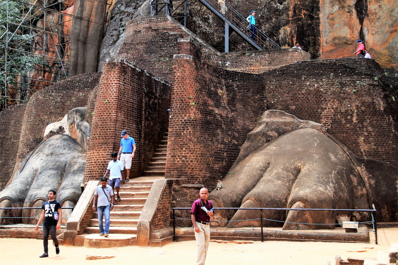 symbol, the statue, day, holy, lifestyles, sculpture, old, history, stage, rock, outdoors, travel destinations, spiritual, archaeology, religion, staircase
