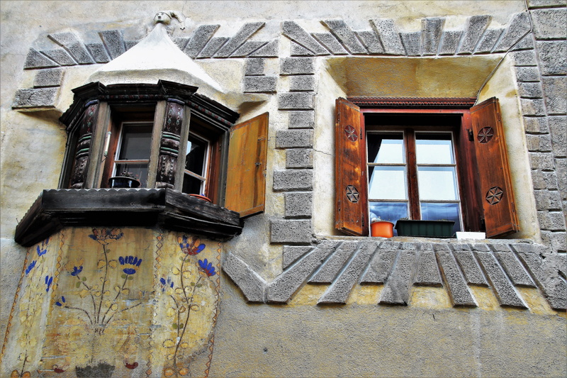 the style of the country, at the court of, wood - material, wall of the house, the tradition of, facade, wall, monument, ornament, kamienica, monuments