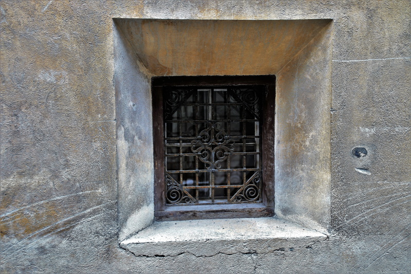 grating, the past, medieval, security, the wine cellar, old buildings, outdoors, old building, lake dusia, no one, history, old house, figure, 5K, old
