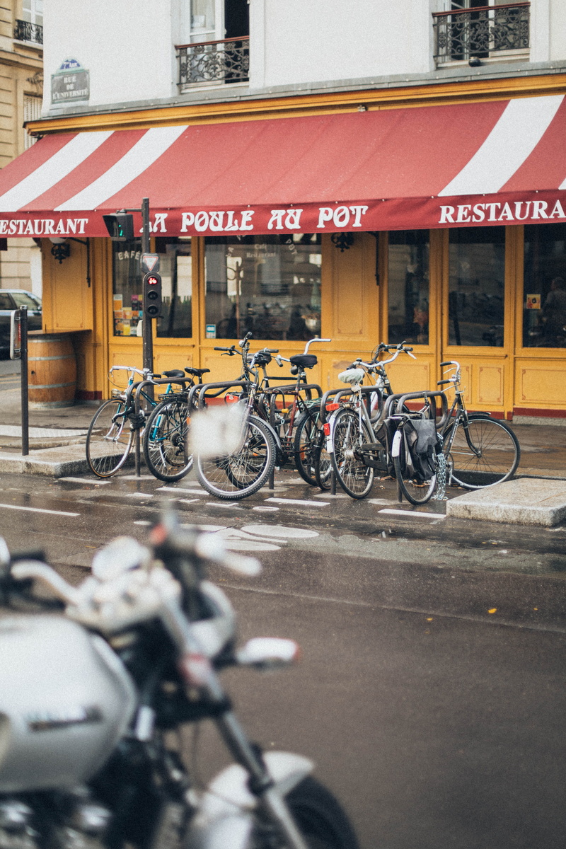 bicycles, parked, front, built structure, no people, 5K, stationary, city, bikes, buildings, transportation, building, bicycle, outdoors, road, text, commerce