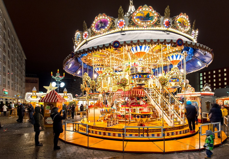 romance, people, real people, group of people, arts culture and entertainment, christmas market, advent, happy, nautical vessel, sky, architecture, christmas