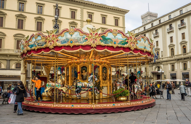 florence, large group of people, city, historic, leisure activity, people, lifestyles, tourism, real people, incidental people, ornate, european, built structure