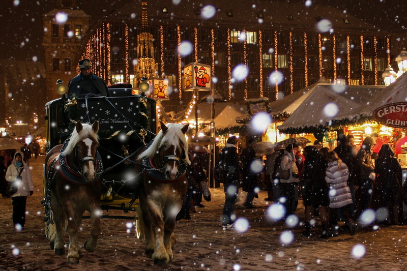 animal, carriage, christmas market, building exterior, animal themes, christmas, christmas card, city, no people, architecture, horse, leisure activity