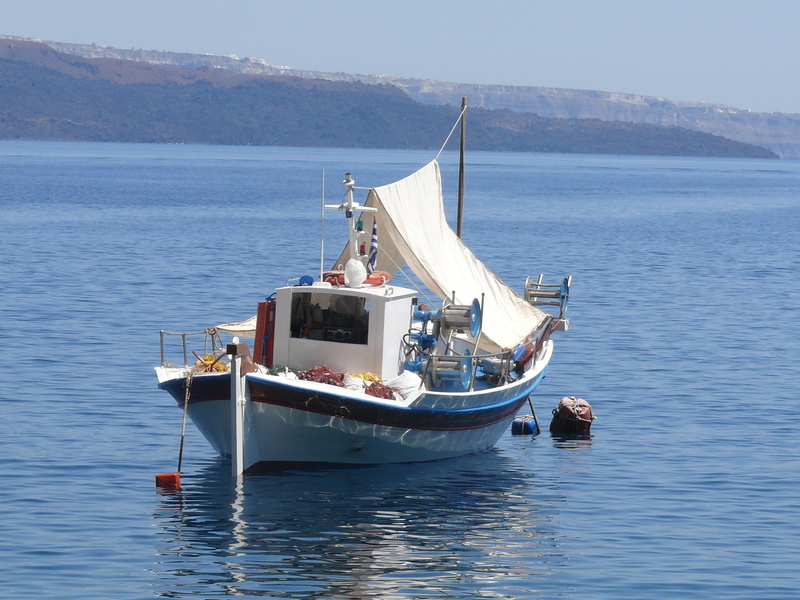 island, boats, sea, sailboat, boat, sunlight, mode of transportation, 2K, mountain, luxury, santorini, water, anchored, sky, mediterranean, non-urban scene