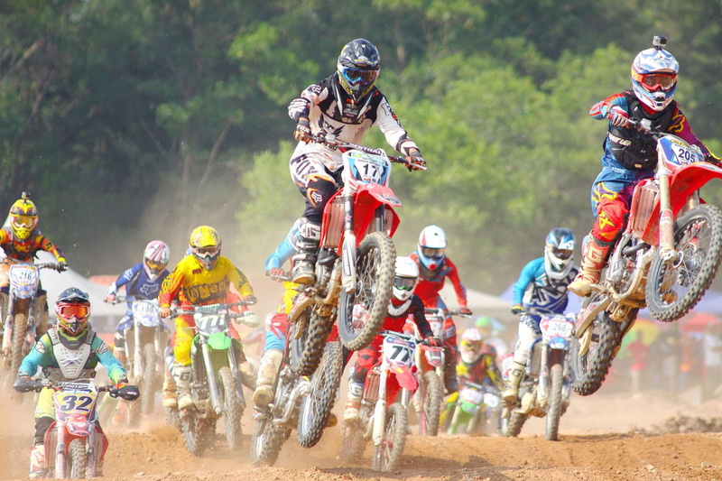 motocross, sports race, crowd, 1080P, man, track, helmet, riding, vehicle, soil, mud, sport, motorbike, action, challenge, racer, spectator, motorcycle