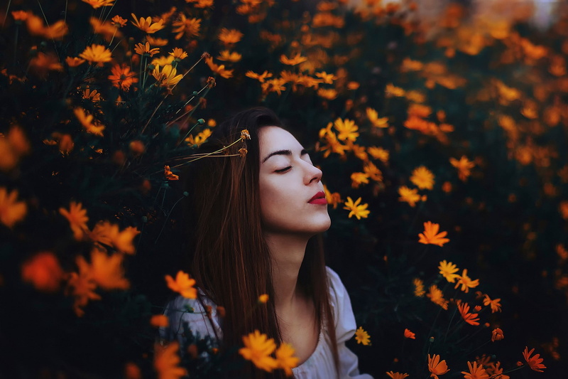straight hair, face, portrait, closed eyes, women, auburn hair, 1080P, flowers, depth of field, Ronny Garcia, daisies, model, long hair