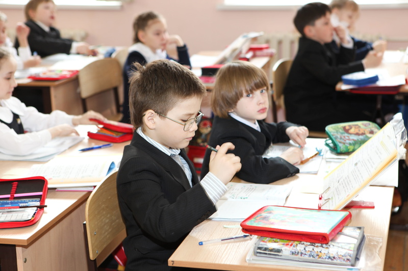 males, 5K, offspring, small, men, furniture, study, child, table, sitting, boys, think, learn, boy, schoolboy, desk, elementary school, childhood, school