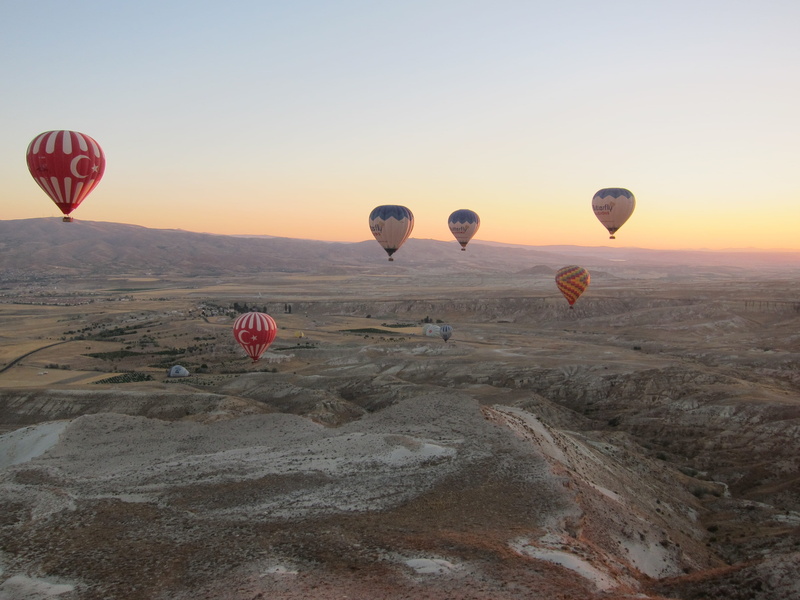 air vehicle, fly, hot air balloons, float, hot, beauty in nature, adventure, land, recreation, balloon, turkey, travel destinations, 2K, mid-air, inflate