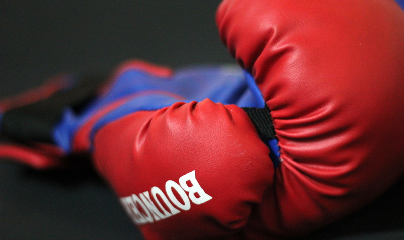 men, boxer, healthy lifestyle, sportswear, clothing, competitive, red, human hand, box, midsection, real people, lifestyles, gloves, portrait, one person