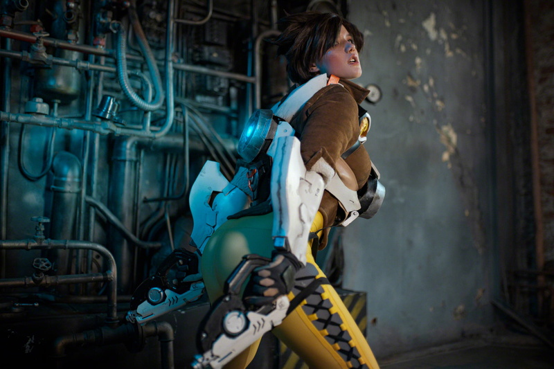 Lada Lyumos, weapon, tracer, short hair, 1080P, video game girls, gun, model, video game characters, video games, Tracer (Overwatch), women, women indoors