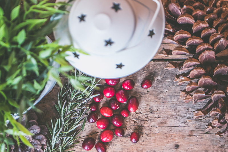 christmas, wooden, wellbeing, table, day, christmas decoration, stars, green, large group of objects, close-up, leaves, rustic, holiday, white, berries