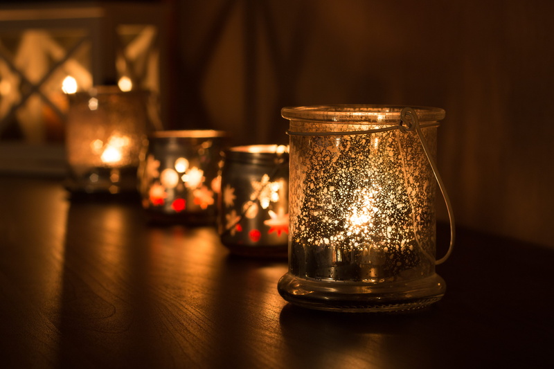 close-up, bar counter, food, container, christmas lights, ambiance, reflection, belgium, salt shaker, no people, lighting equipment, 5K, lights
