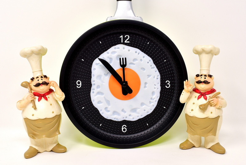 analog, displaying, representation, studio shot, two, 5K, chef, cook, clock, no people, clothing, cooking, toy, single object, celebration, figure, doll