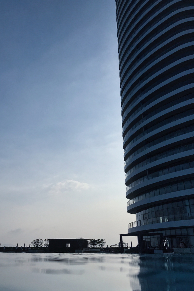 sky, city, 4K, outdoors, cityscape, pool, architecture, modern, copy space, infinity pool, skyscraper, cloud - sky, hotel, sanya, day, mode of transportation